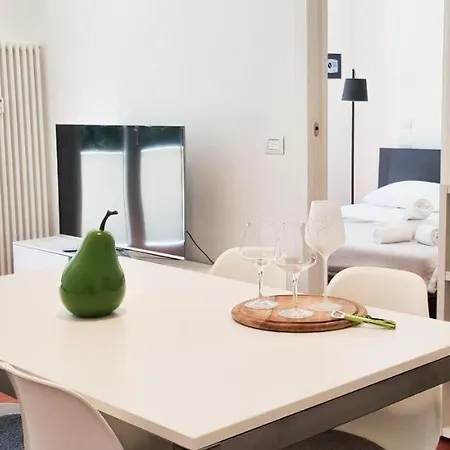 Joivy Superb Flat, 2 Balconies & Skyscrapers View 아파트 밀라노